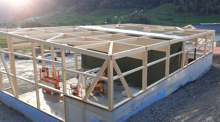 HALLE STUBAI