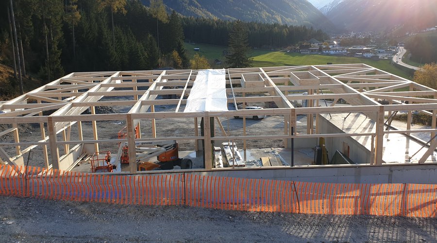 HALLE STUBAI